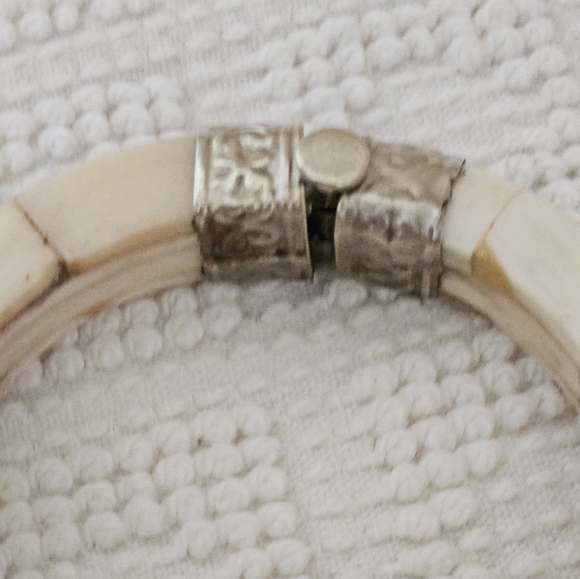 Vintage Silver & Resin Hinged Cuff Braclet With Lapis Stone Inlay. - Picture 15 of 16